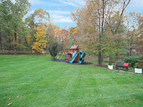 5th image of 121 Lakeland Dr