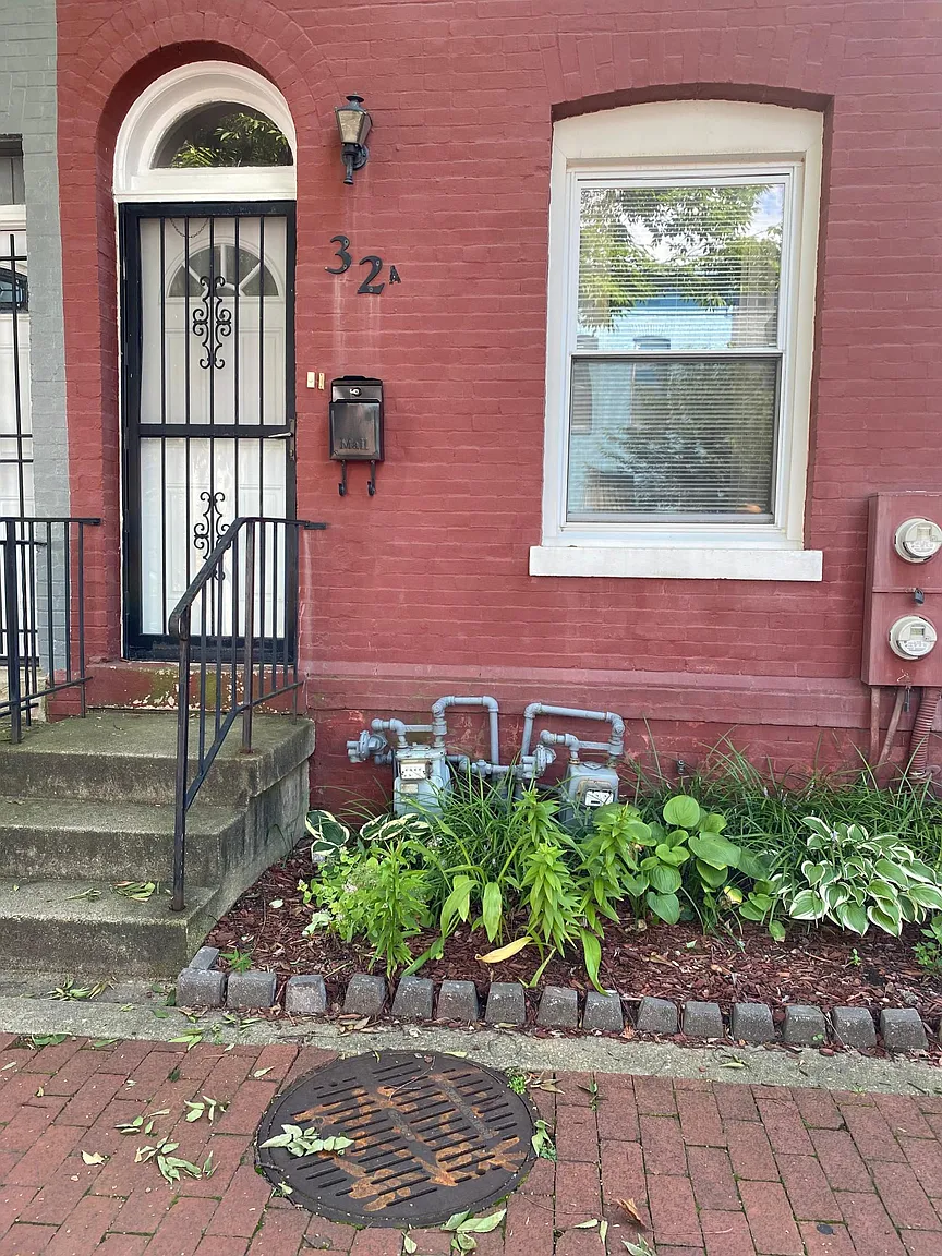 32 Bates St NW photo 1