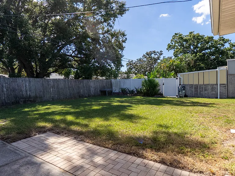 2714 Grand Cayman St — Photo 37