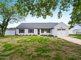 1042 Roxbury Ln, Toms River, NJ 08753