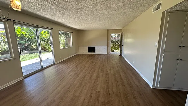 2727 Bayshore Ave — Photo 5