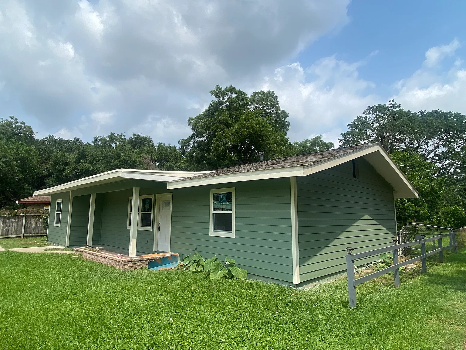 812 Pin Money St — Photo 2