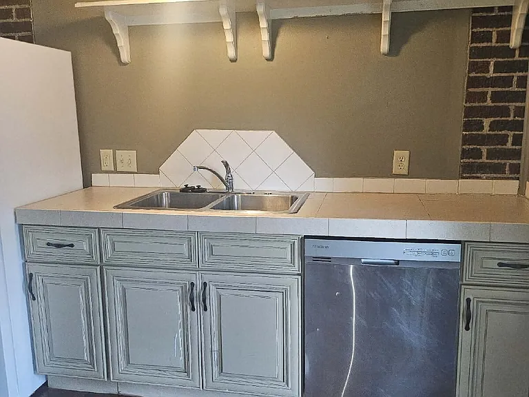1801B W Nettleton Ave — Photo 4
