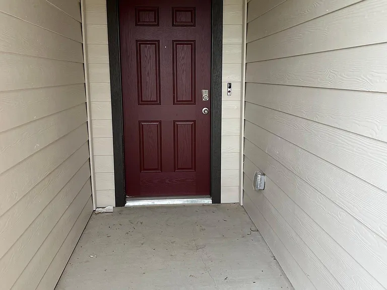 205 Lily Pond Trl — Photo 2