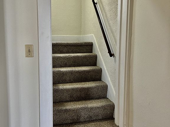 5th image of 102 W Walnut St