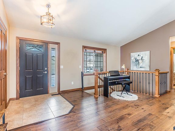 4th image of 3141 S Newcastle Ct