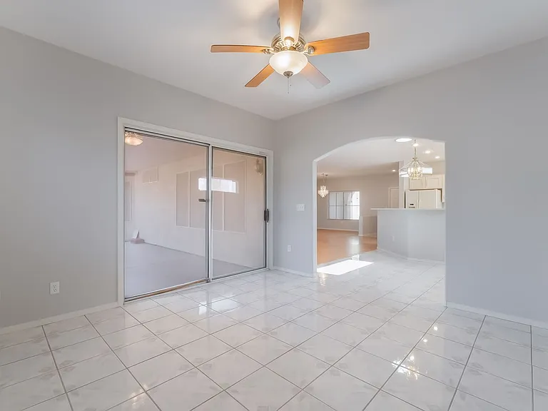 2571 Thatcher Ave — Photo 12