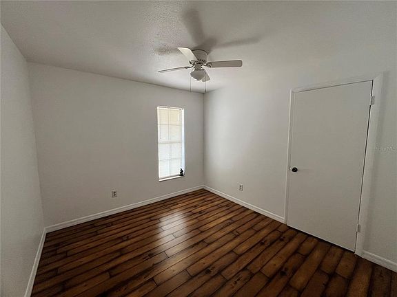 4th image of 3333 Valeview Dr
