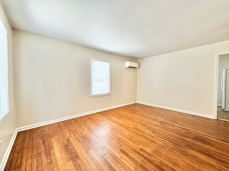 300 Lucerne St — Photo 4