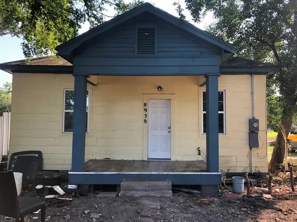 8939 Wateka Dr, Houston, TX 77074