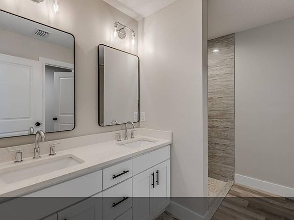 4th image of 139 SE Rachel Way