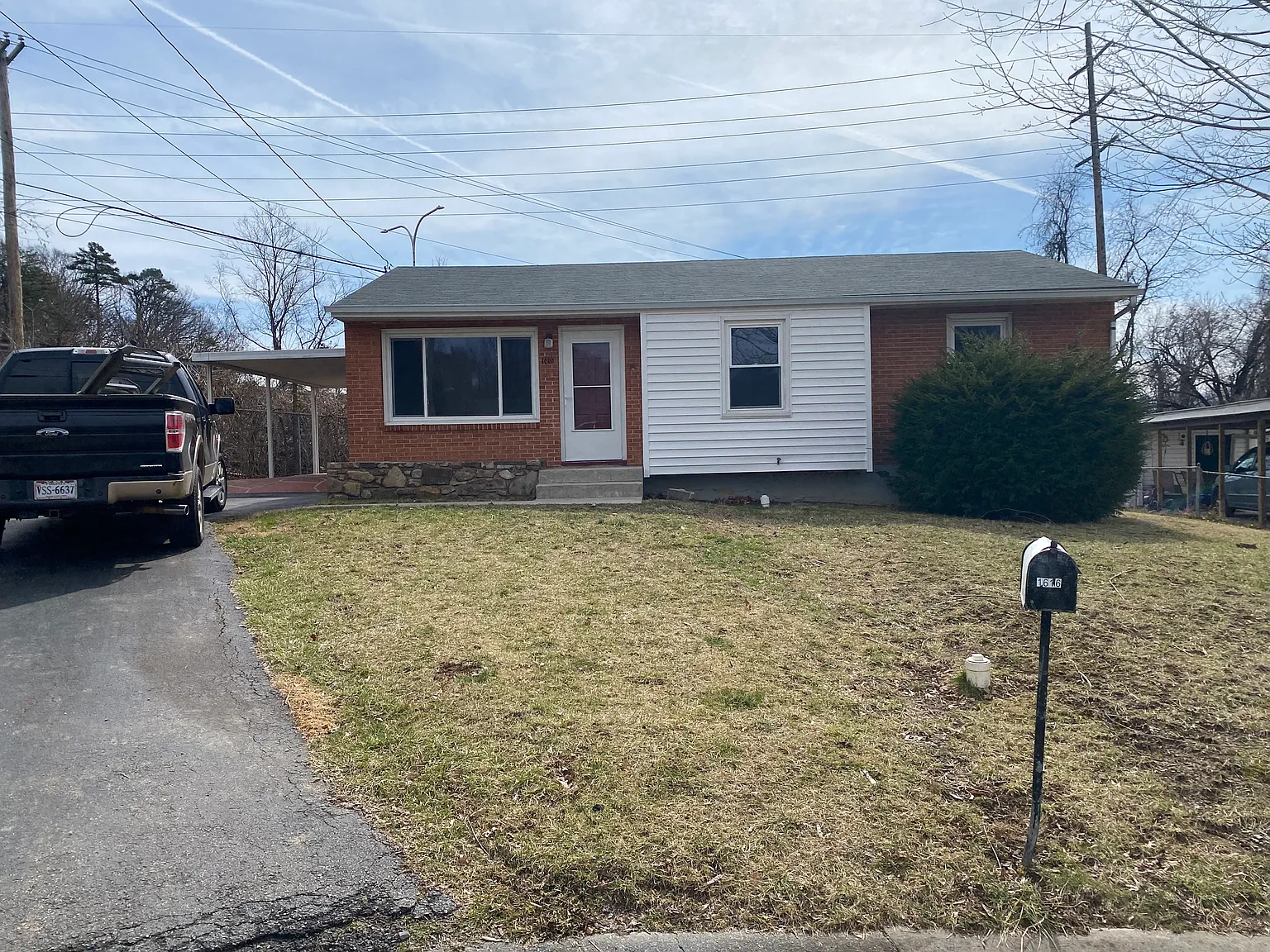 3 bed, 972 sqft, $1,600 — Photo 1