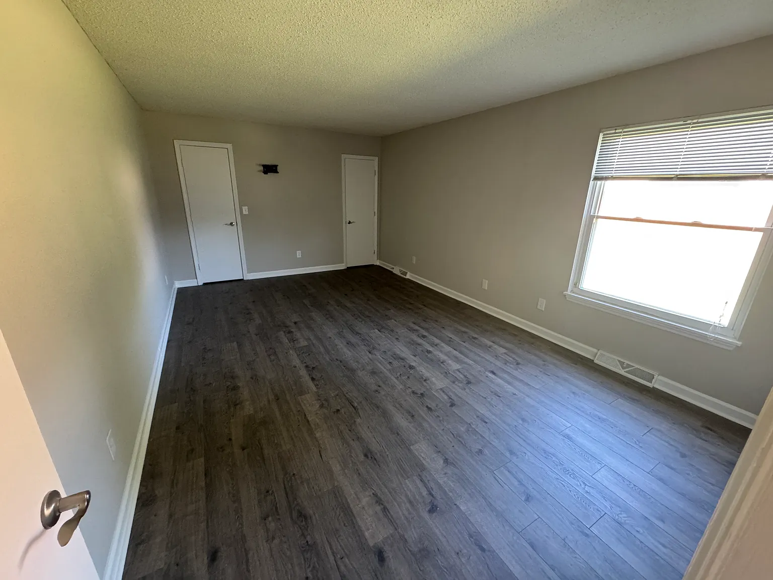 3 bed, 1350 sqft, $2,350 — Photo 2