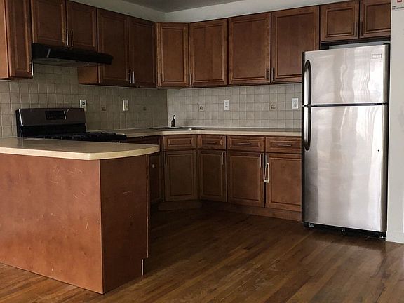 2nd image of 525 Milford St #2