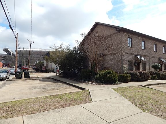 3rd image of 801 Red Drew Ave APT 2