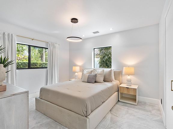 4th image of 360 NW 33rd Street