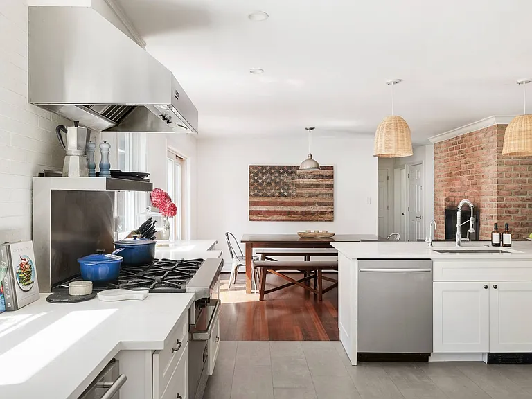 312 Noyack Rd — Photo 8