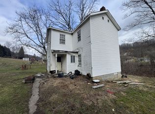 1087 Circle Dr, Farmington, WV 26571