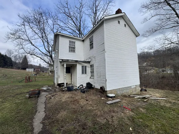 1087 Circle Dr, Farmington, WV 26571