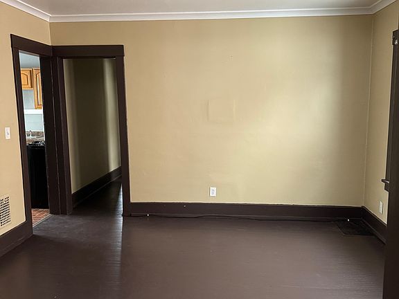 Spacious Dining room