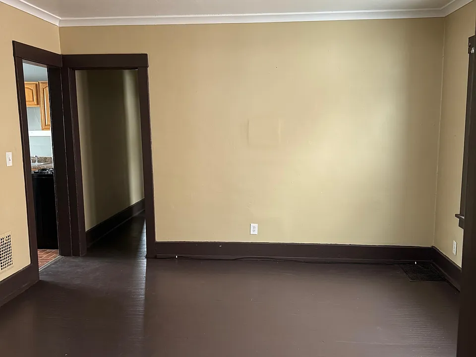 Spacious Dining room