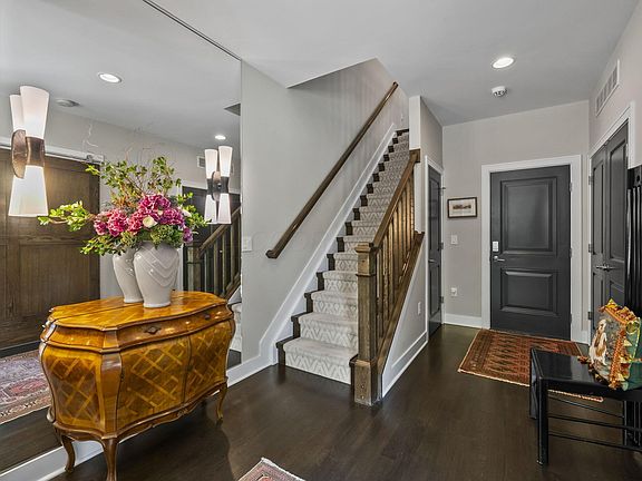 3rd image of 884 Burr Ave #20