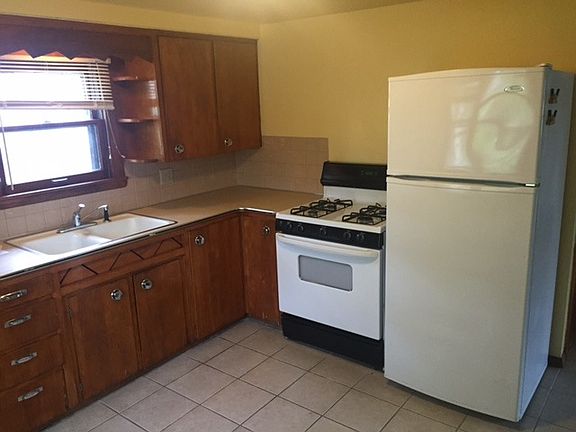 2nd image of 340 1/2 E Kline St