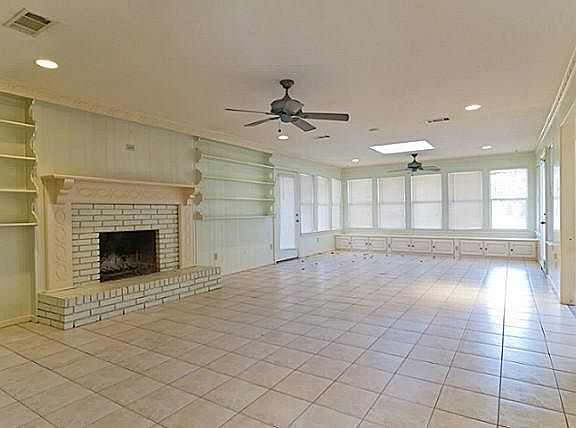 4th image of 2609 High Oak Dr