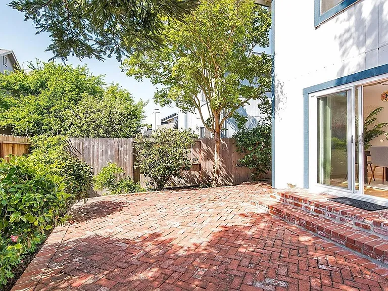 7835 Medallion Way — Photo 34