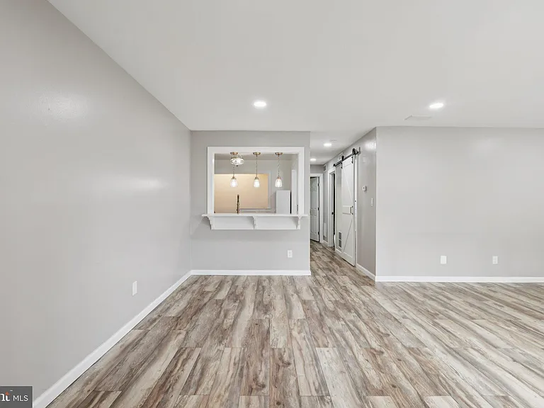 165 Wyndham Pl — Photo 4