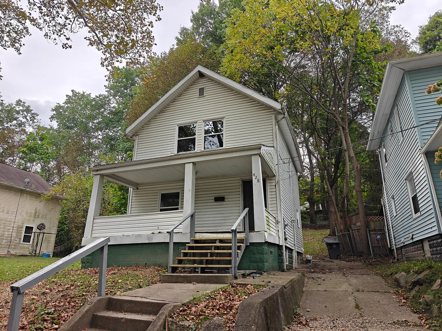 4 bed, 1.5 bath, 1040 sqft, $1,275 — Photo 1