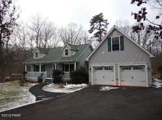 804 Waxwing Ct, Lords Valley, PA 18428