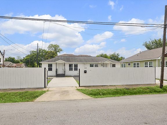 4th image of 2610 Cochran St #B