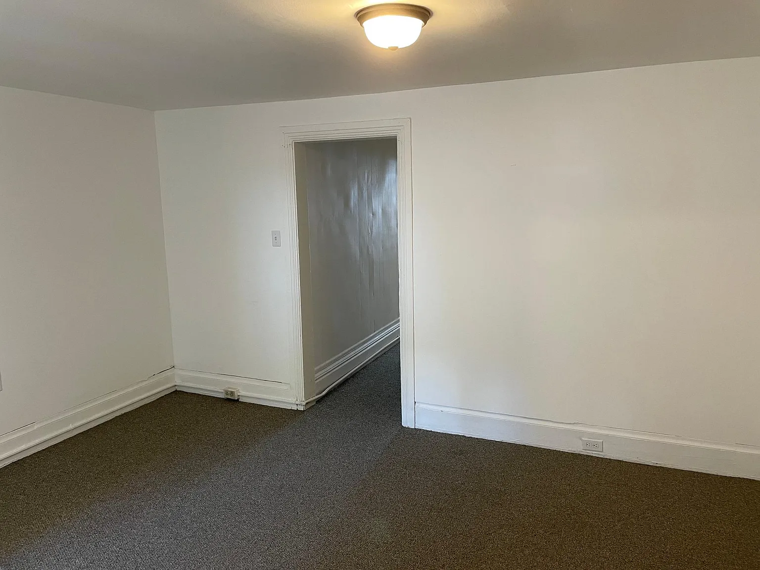 2 bed, 950 sqft, $1,200 — Photo 3