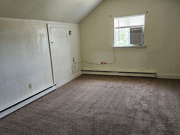 Big bedroom with window A/C