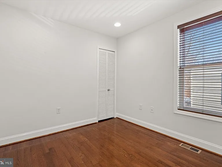 5342 Ames St NE — Photo 7
