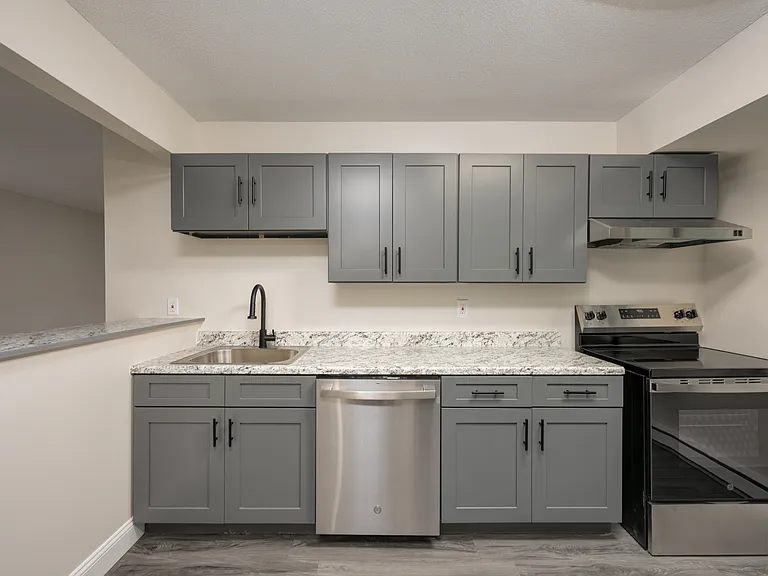 Oakbrook Manor Apartments — Photo 56