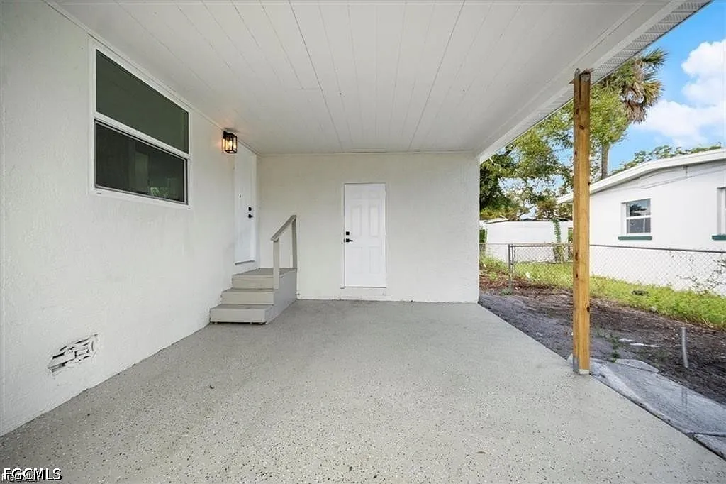 3 bed, 1.0 bath, 816 sqft, $1,800 — Photo 2