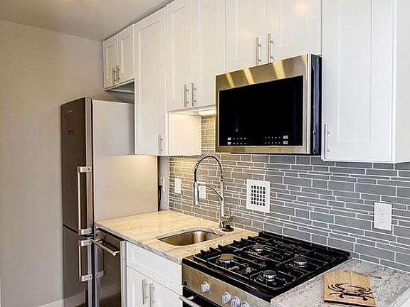 4th image of 5500 Friendship Blvd
