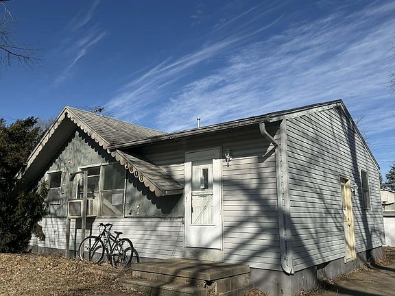 2nd image of 2608 Taft St