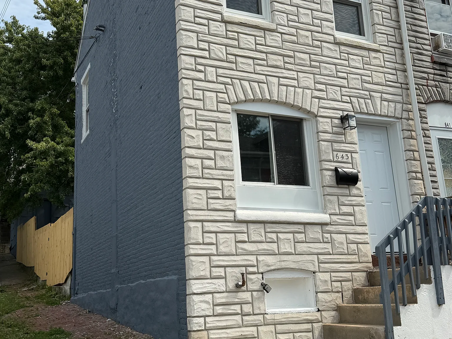 2 bed, 920 sqft, $1,700 — Photo 1