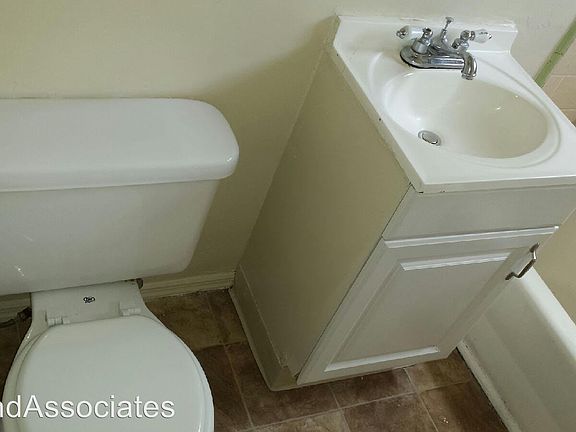 4th image of 11950 Peach St APT B