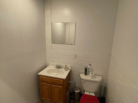 3rd image of 205 McKibbin St #1EE