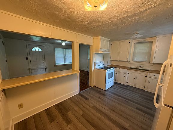 4th image of 323 Ming St