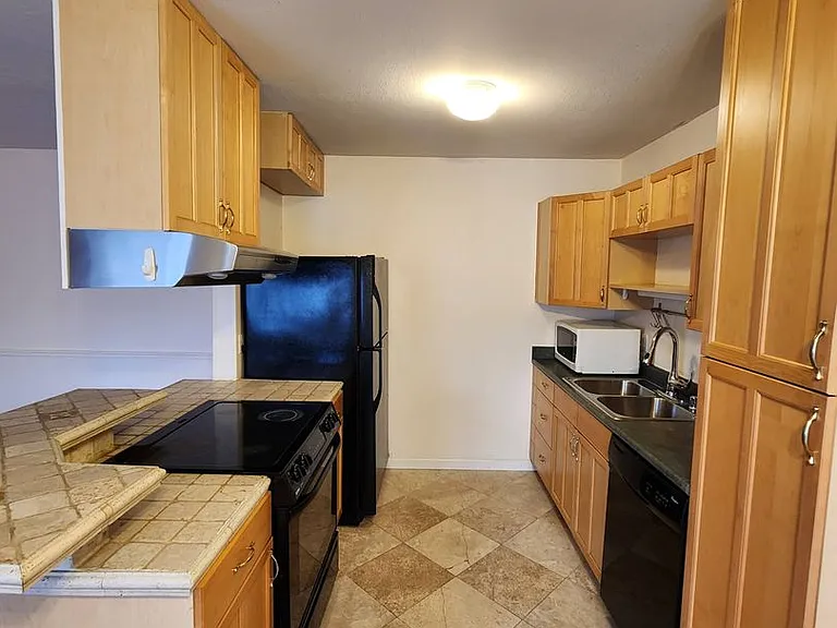 9568 Carroll Canyon Rd #250 — Photo 6