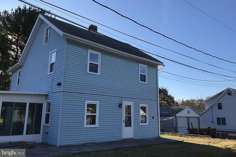 310 Hickory St photo 1