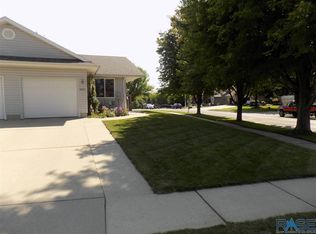 1822 S Campbell Trl, Sioux Falls, SD 57106
