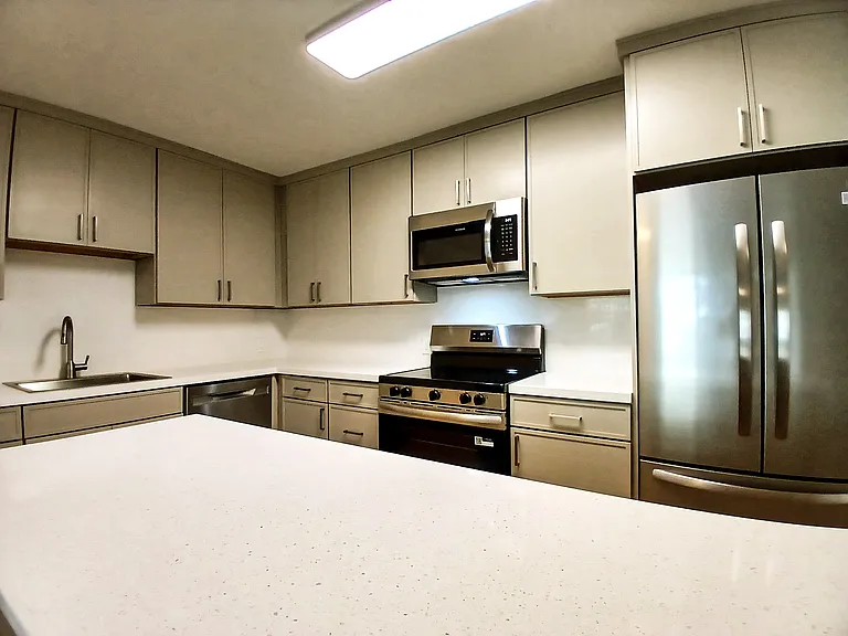 Chateau D'Oro Apartments — Photo 13
