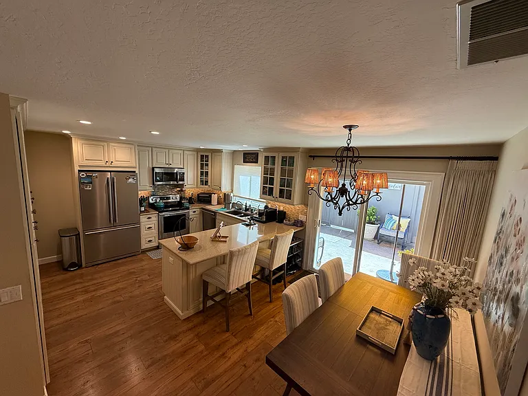 412 Sycamore Cir — Photo 2