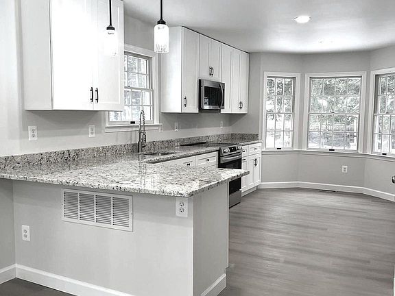 3rd image of 1039 Plum Creek Dr
